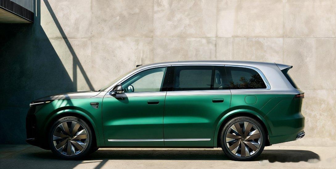 不同双色车身的全新一代理想l9哪个更好看？我喜欢银/黑双色