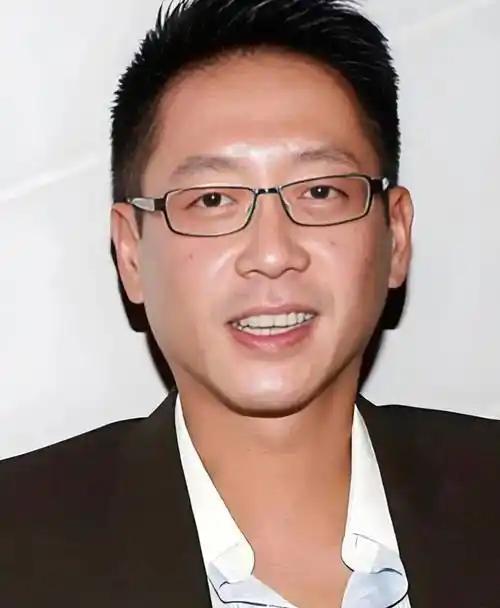 一位富二代坦言：“我爸妈在经济上行期赚了足够两三辈人衣食无忧的钱，给我和我哥都备