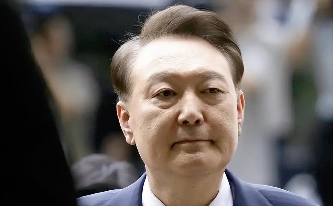 最近韩国前总统尹锡悦又出大瓜了，有韩国议员直接晒出照片，曝光他在任的时候为了掩盖