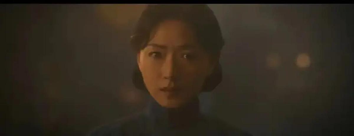 小月把孟万福当恩人。孟万福埋了她娘又给她屋檐，她磕头认命，听说人没了就立衣冠冢