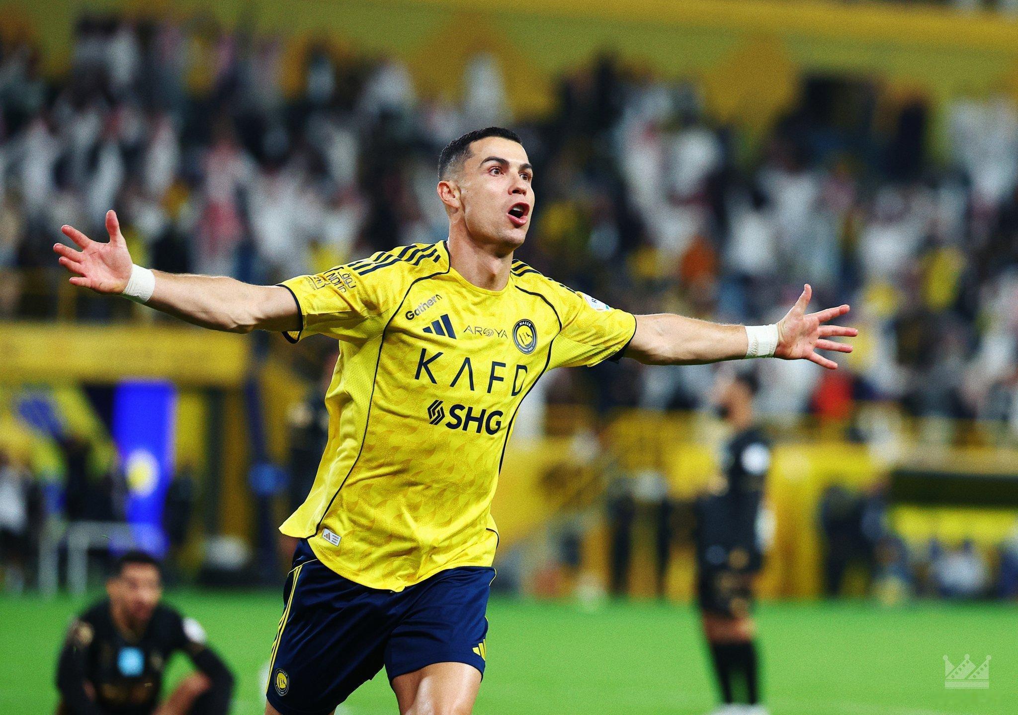 🚨C罗在利雅得胜利主场阿尔奥瓦尔公园进球达到54球，追平戈米斯并列成为奥瓦尔公