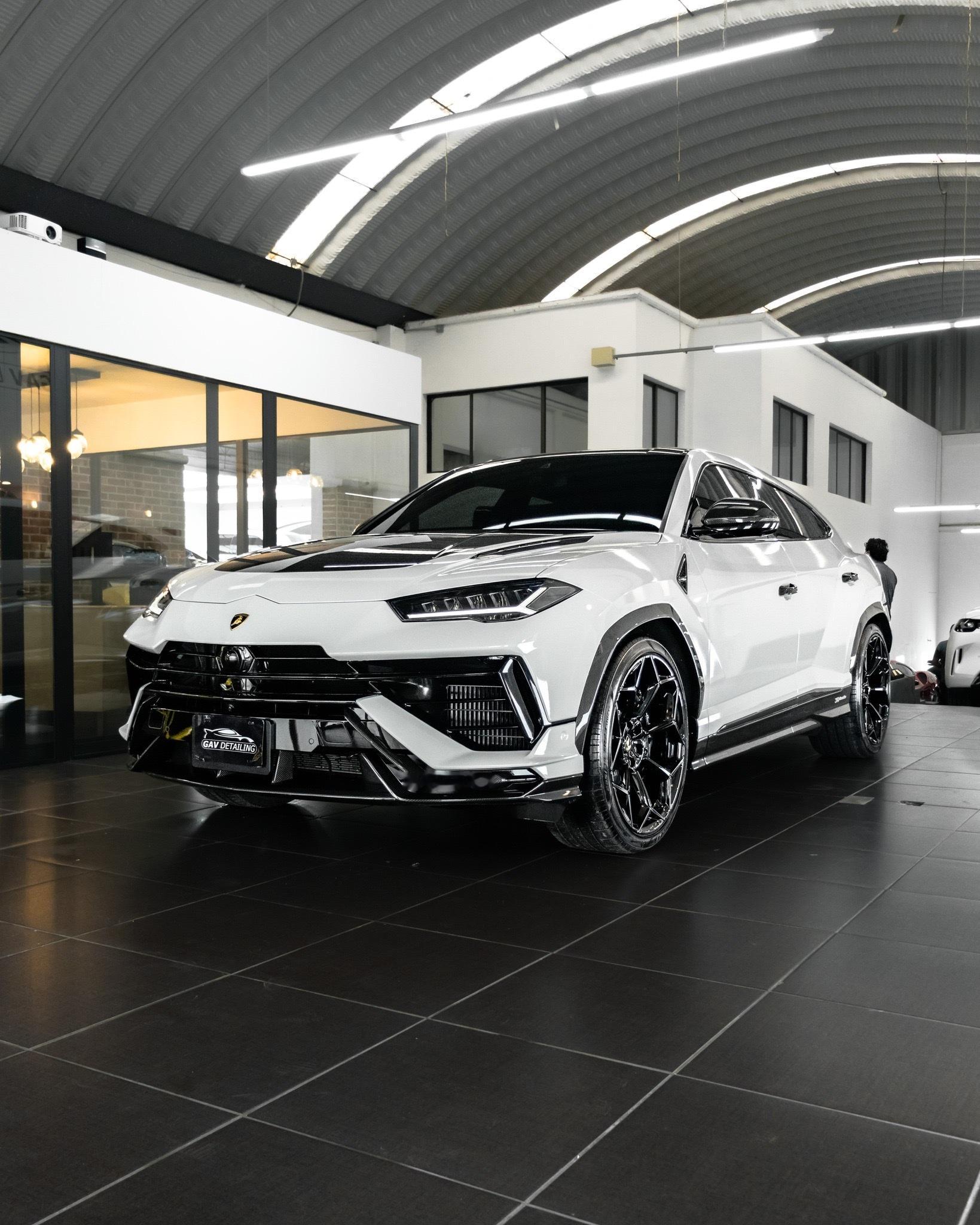 兰博基尼UrusPerformante。完成了全车灰色Nardo色的贴膜，每一