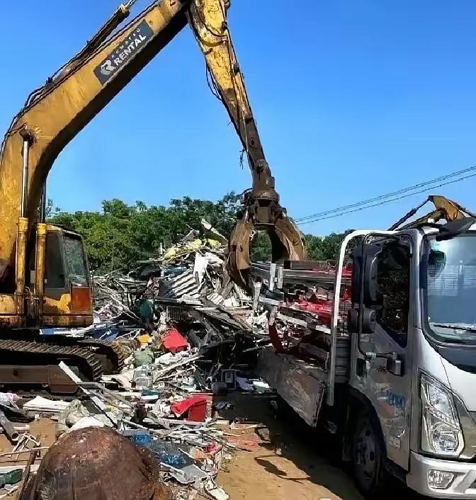 西安那对夫妻，官司打赢了，人却彻底废了。两个把他们车拆了卖废铁的，已经进了号子。