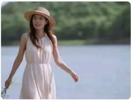 大年初三那天，窗外的鞭炮声噼里啪啦响个不停，我正准备去厨房热菜，18岁的女儿突然