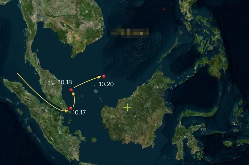尼米兹号航空母舰抵达万安滩以南海域，卫星在南沙群岛万安滩以南海域，捕获美国海军尼