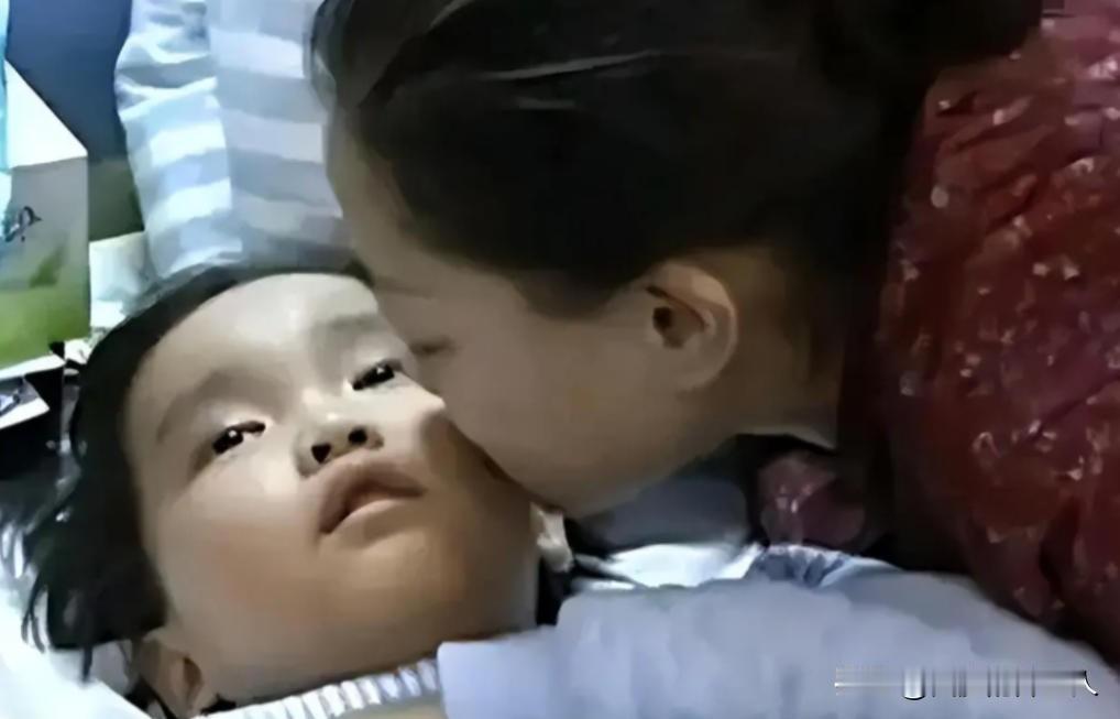 2014年，湖北周女士移植了自己7岁儿子的肾，最终重获新生，而她的儿子却离开了人