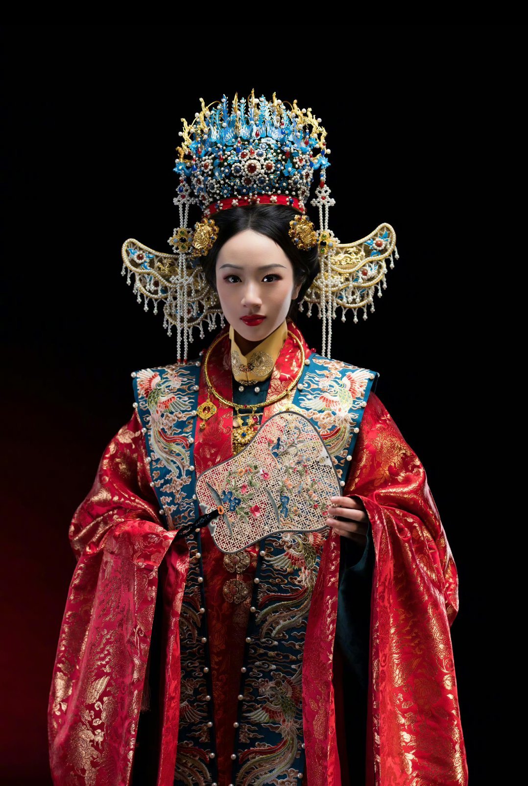 吴尊晒NeiNei穿婚服NeiNei真是等比例长大，老父亲太幸福啦！​​​