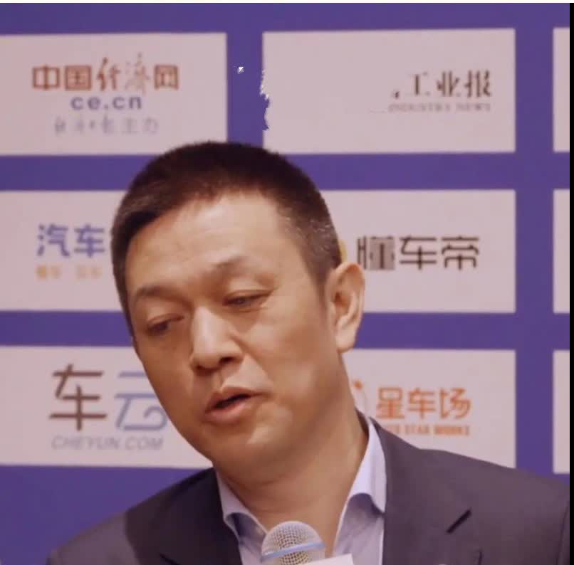 李斌真的是听劝又务实。别人都在吹自己的智驾，甚至老总亲自开车睡觉，只有蔚来搞