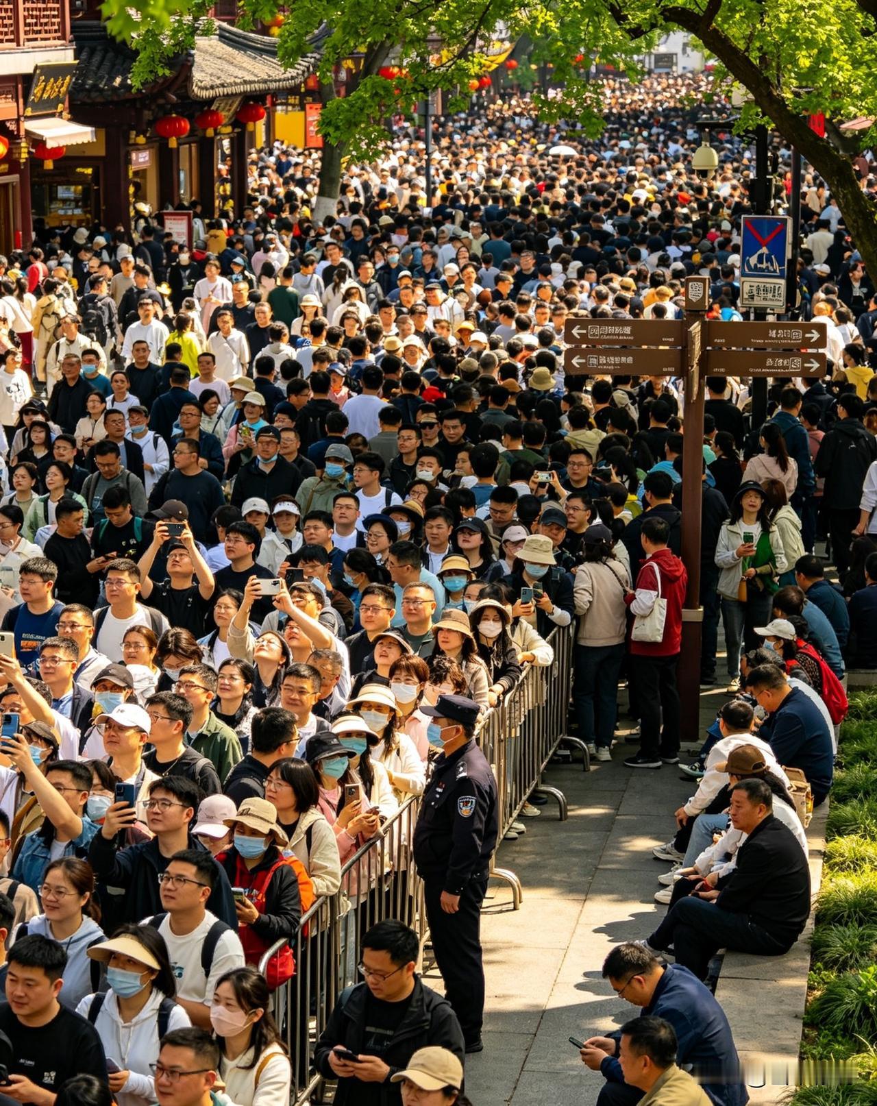整体看：节假日很贵，平日尚可；热门目的地溢价严重，小众/反向旅游性价比高。202