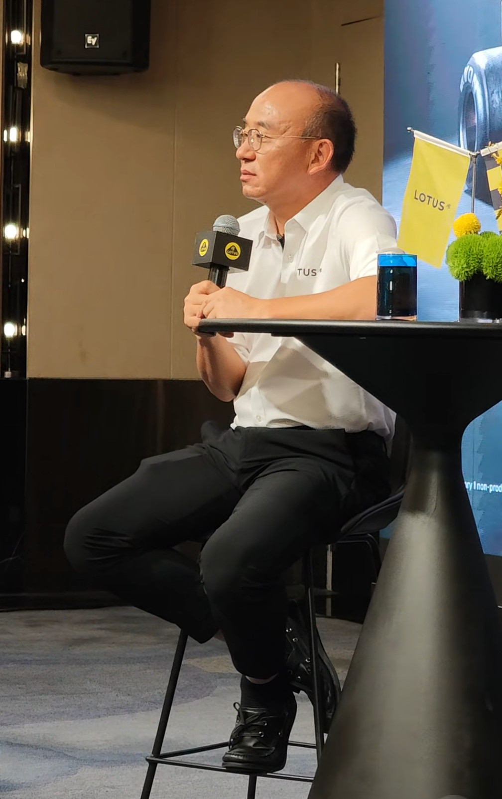 莲花跑车CEO：跑车只要超过1.8吨的，都是菜车，是对跑车没有理解的那真是很遗憾