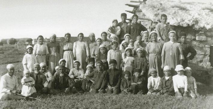 被遗忘的三百年白奴贸易：切尔克斯女抵良马，德国女3人换1马提到奴隶贸易，多数人