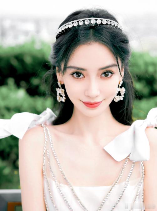 angelababy杨颖​🔹angelababy┊活动高贵的白天鹅🦢和一抹