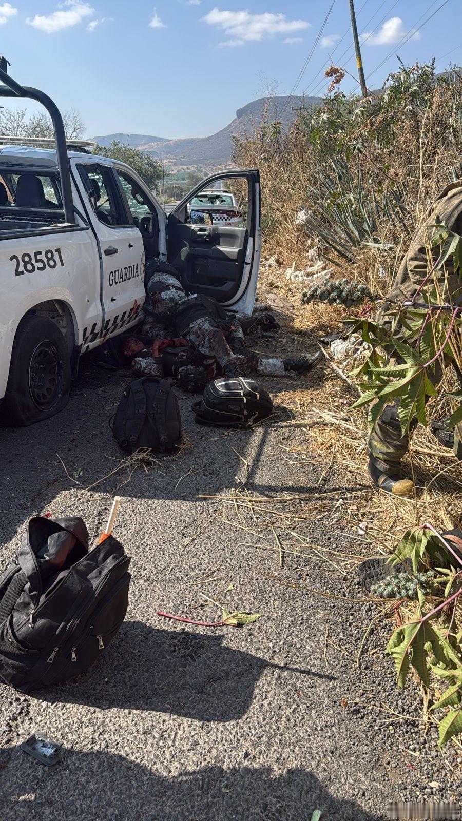 墨西哥国民警卫队遭到毒贩集团武装分子伏击而阵亡。墨西哥毒枭身亡引发报复行动