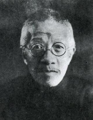 1931年，62岁章太炎穷得连2块钱的烟都买不起。杜月笙掏出1000大洋，想请他