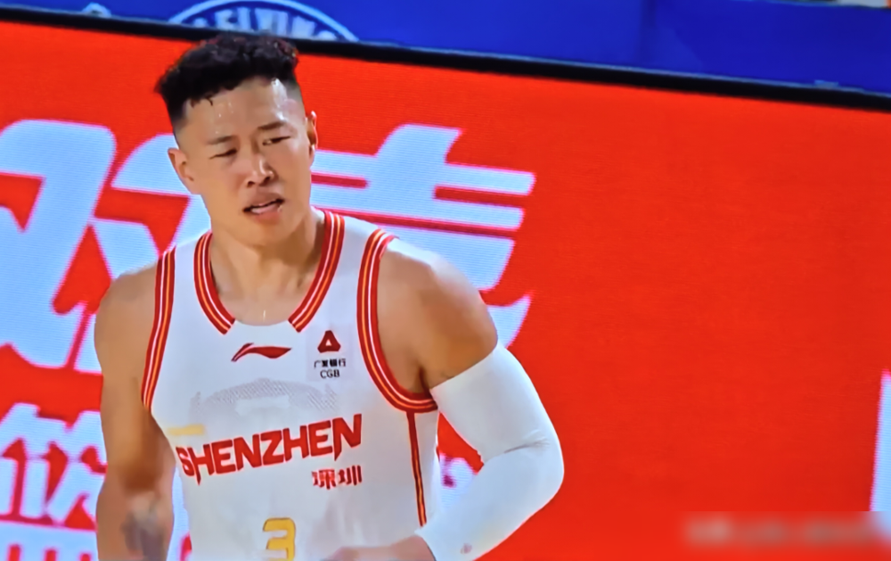 CBA这MVP，明着给了贺希宁，暗着却扇了胡金秋一巴掌。同样是带队前三...