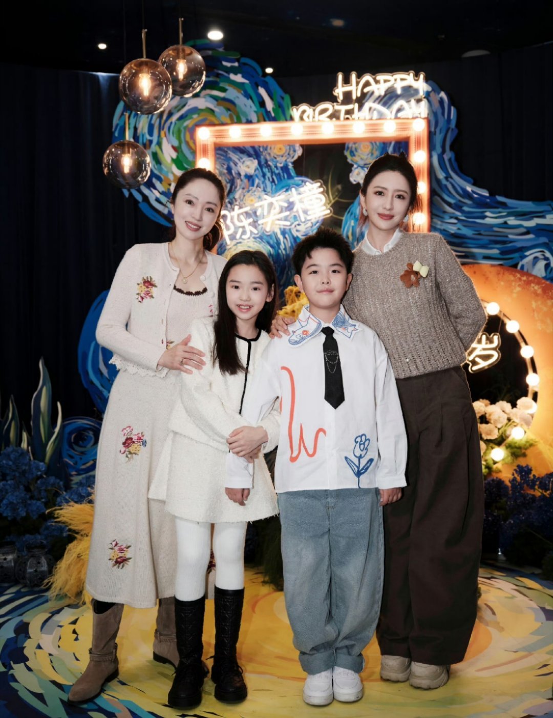 董璇小酒窝参加朵朵生日会小酒窝和朵朵一起长大，这份青梅竹马的情谊太难得了！