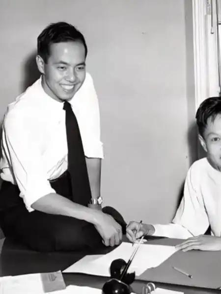 1946年，老师突然问到：“太阳中心的温度是多少？”李政道脱口而道：“我从书上看