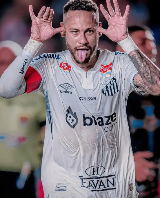 内马尔扎心了，刚回到桑托斯怎么就要降级了？在本轮巴甲联赛中，内马尔因伤在观众