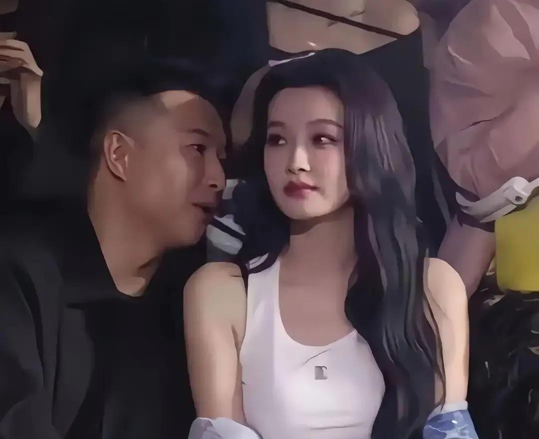 孙怡24岁给董子健生了个女儿。当时她刚红起来，戏约排到第二年，突然就宣布怀孕。婆婆王京花在圈里是出了