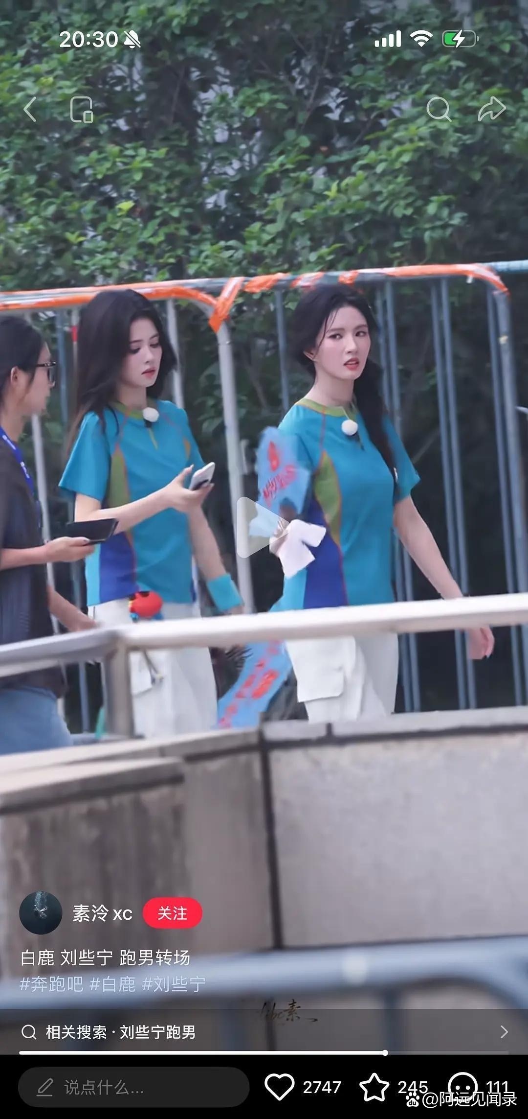 同样的综艺，一个热汗如雨，一个妆容精致