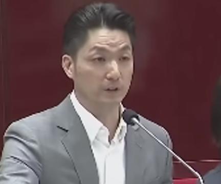 台湾东吴大学教授张元祥分析，“顺势而为，看准出手”是蒋万安政治操作一大特色，他认
