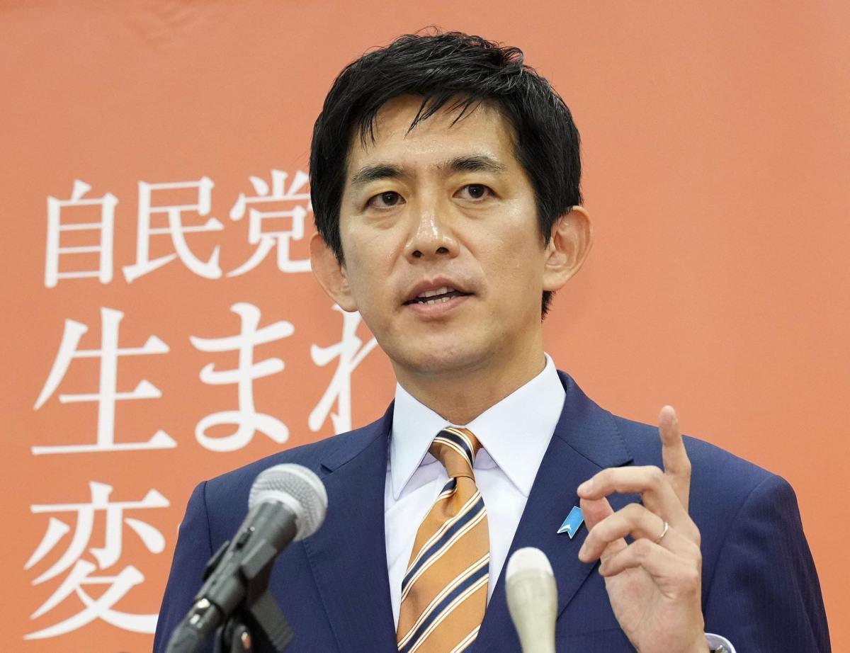 就在刚刚，针对“斩首”日本首相高市早苗的言论，日本自民党通过所谓的谴责决议，要求