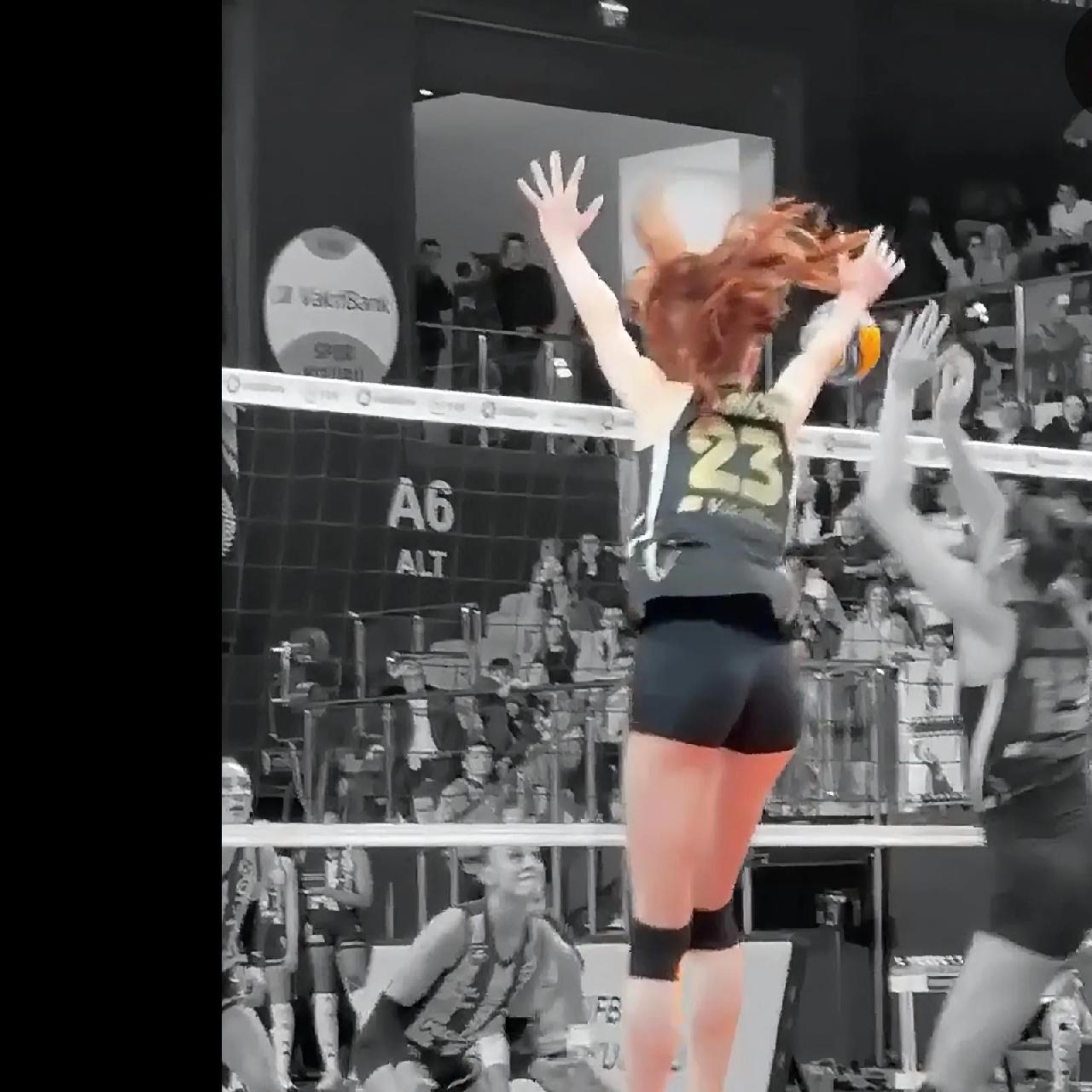 隔网强强身体对抗，马尔科娃单掐瓦尔加斯！曾签约天津女排的瓦尔加斯，在中国排超联