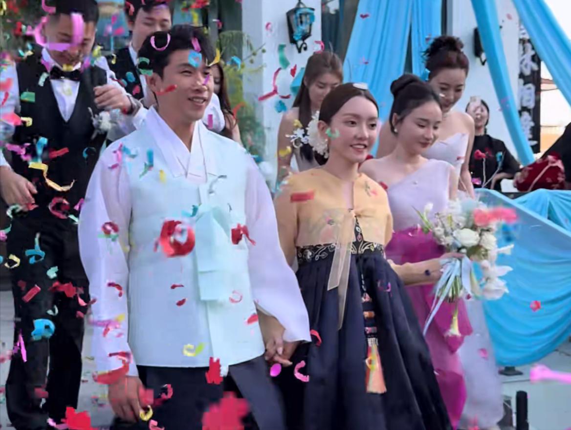 知名网红“某佑”四度当爹，四个孩子三个妈，妥妥的人生赢家。作为曾经的网红顶流，