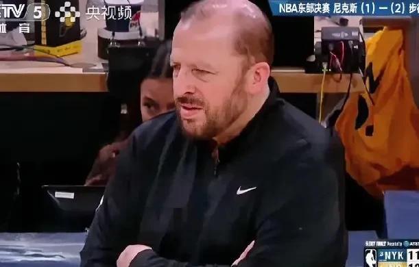 尼克斯最后的追分阶段打得太单一了吧，布伦森也不抡了。2分多钟落后7分，不能说尼