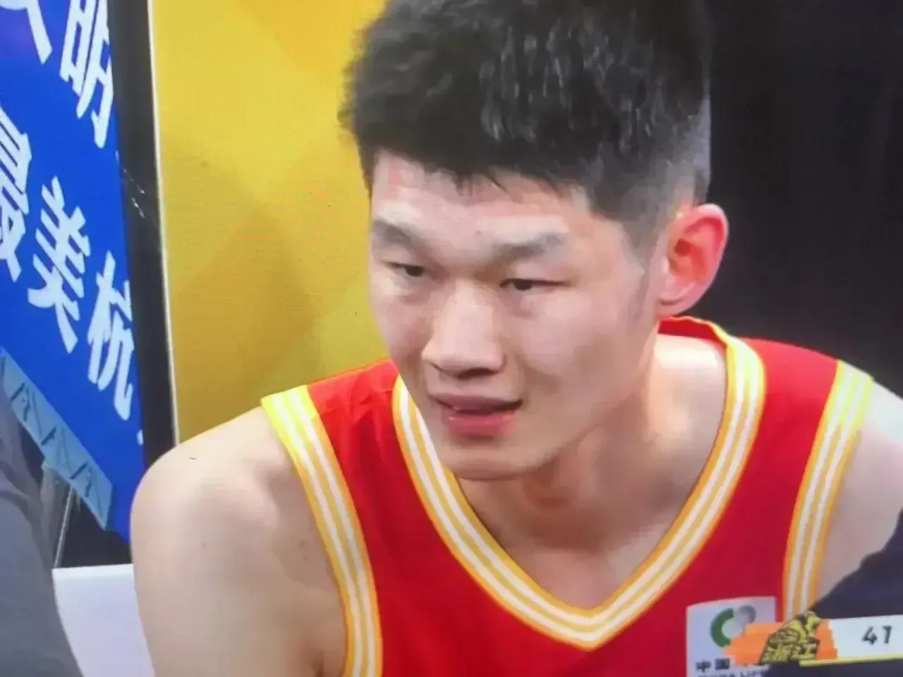 男篮世预赛后，该好好休息的五个球员！1第一个球员---胡金秋打满总决赛拿下