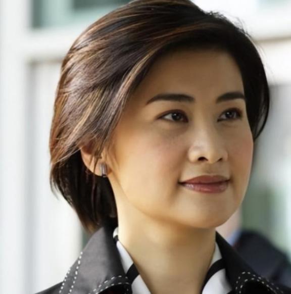 2000年，知名主持人吴小莉来到浙江，见到了自己同父异母的哥哥，她见哥哥家徒四壁