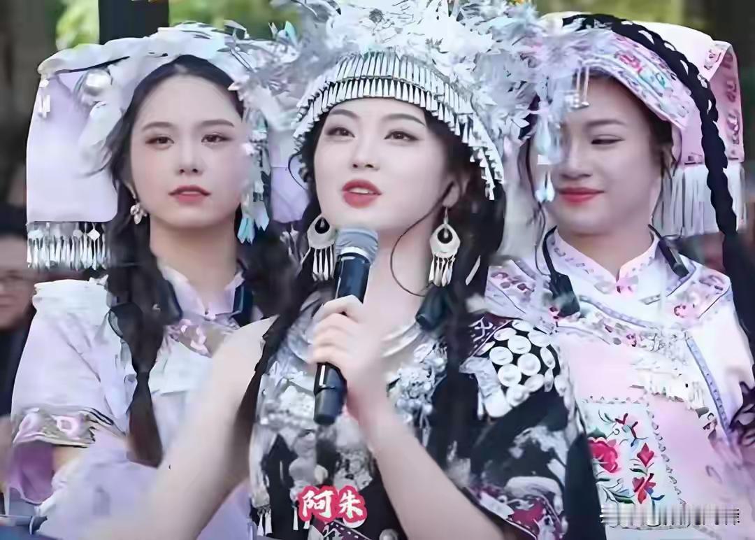 意犹未尽！当三月三鱼峰歌圩各路山歌主播和现场及直播间观众正在狂欢之际，时间到了下