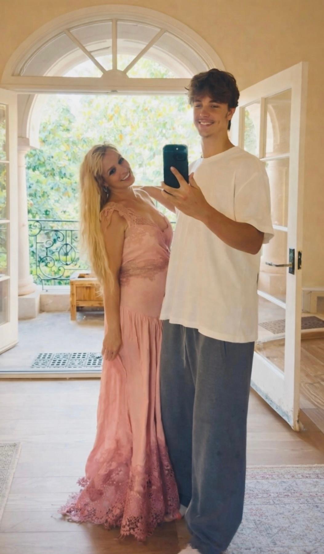 布兰妮19岁的小儿子jayden，在洛杉矶购物被拍