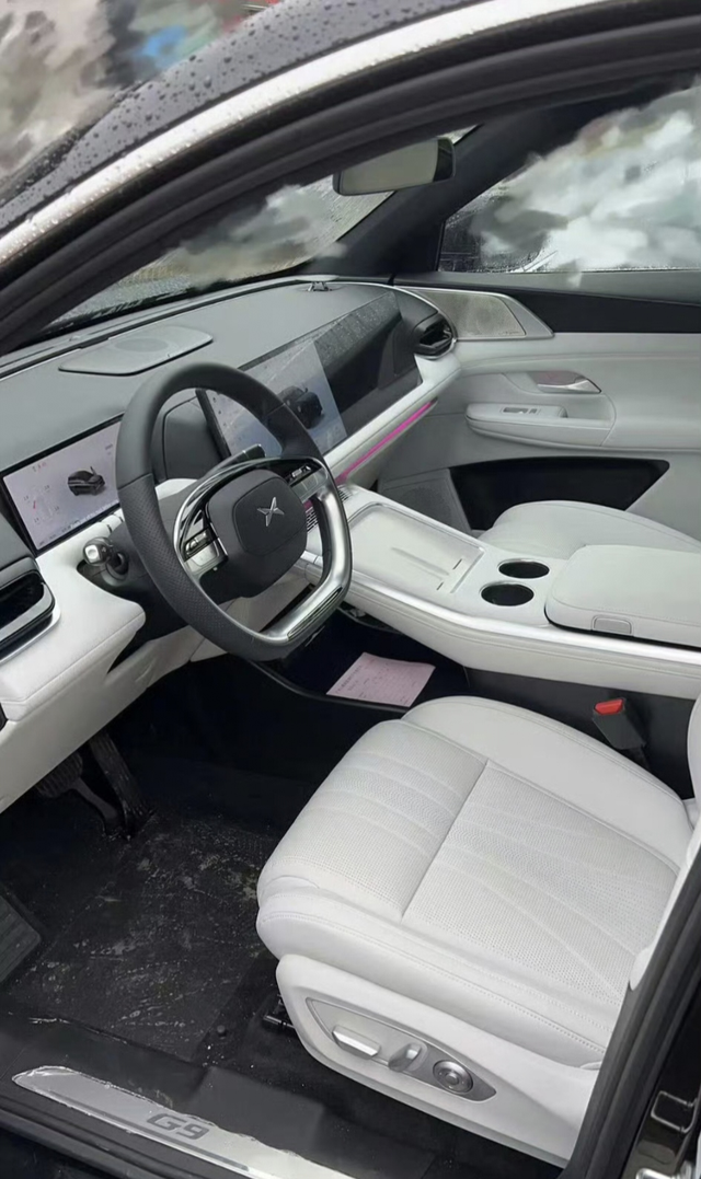 小鹏得抓点紧啊小鹏内外有点分化的状态，外部很火热，大众和滴滴又是送流量，又是送