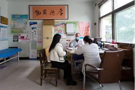 别再只吐槽乡镇卫生院不行了！我身在小县城，亲眼见证不光乡镇卫生院难熬，咱们县城除