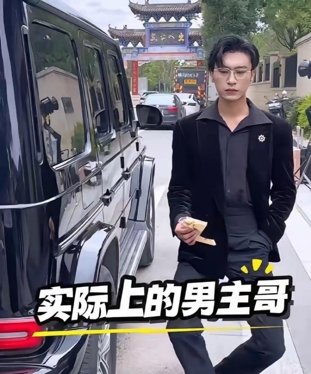 影视剧全靠上半身骗人！下半身全是大型搞笑现场