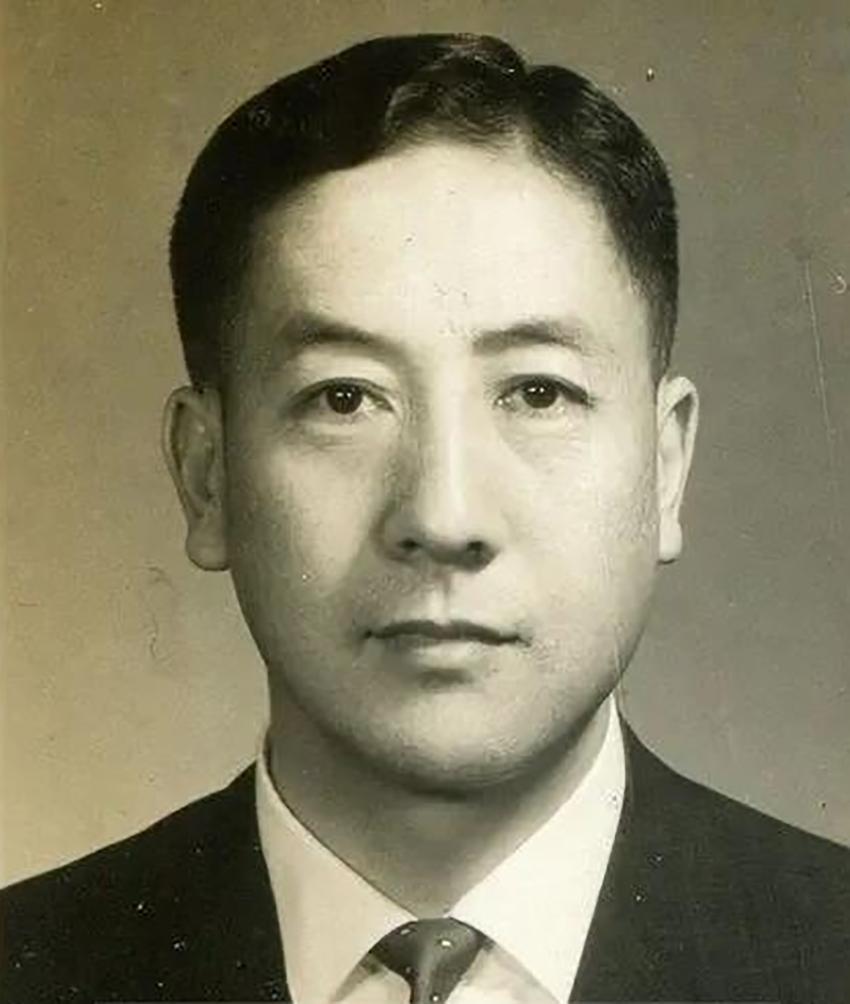 1949年8月25日，解放军发动兰州战役。马步芳提前溜之大吉，临走前，他将指挥权