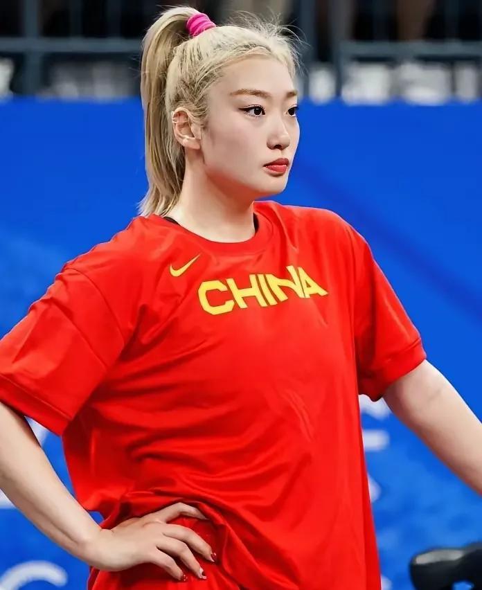 震惊！李梦落选真相曝光，李月汝无辜躺枪？女篮亚洲杯背后竟暗藏这些内幕！