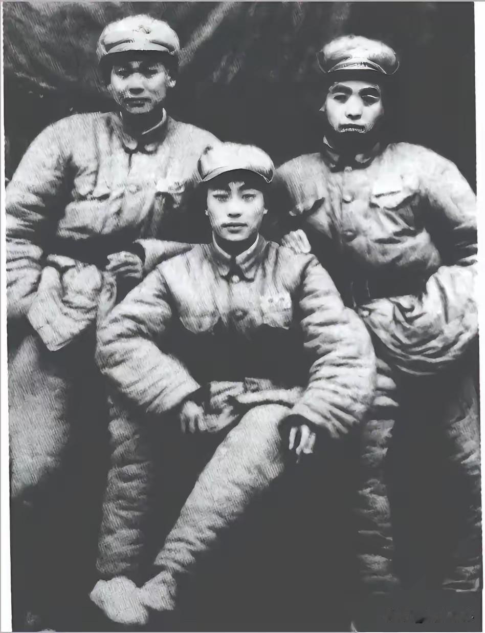 10岁放牛娃参军，50年后授衔，大军区司令看见他军衔当场愣住1938年，一