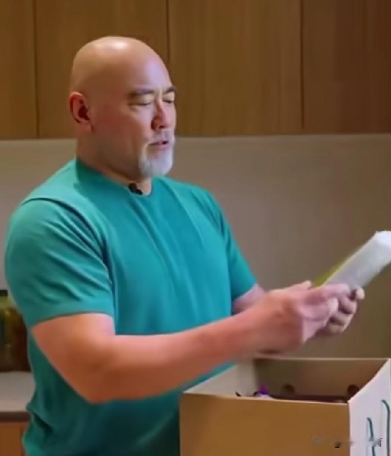 赵文瑄与家人一起过中秋，其乐融融！曾经《大明宫词》里风度翩翩的薛绍，赵文瑄