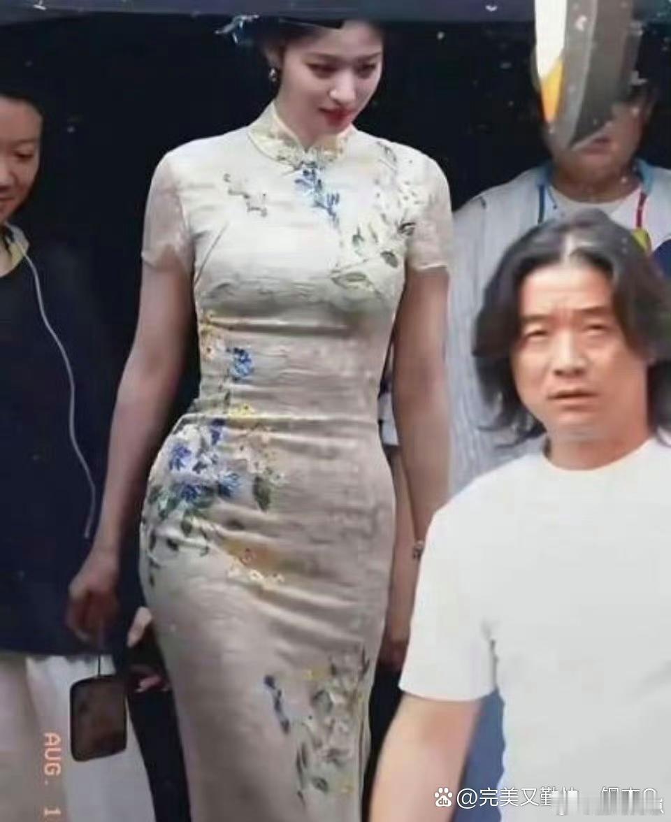 王楚然的胯是真实的吗？一眼望去，冲击力也太大了！