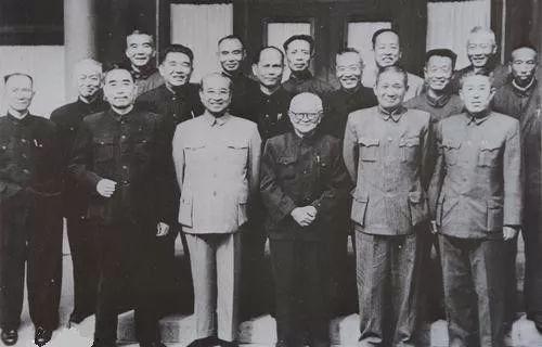 1963年，周总理在中南海会见沈醉等人。一见到沈醉，总理便笑着说：“沈醉啊，你