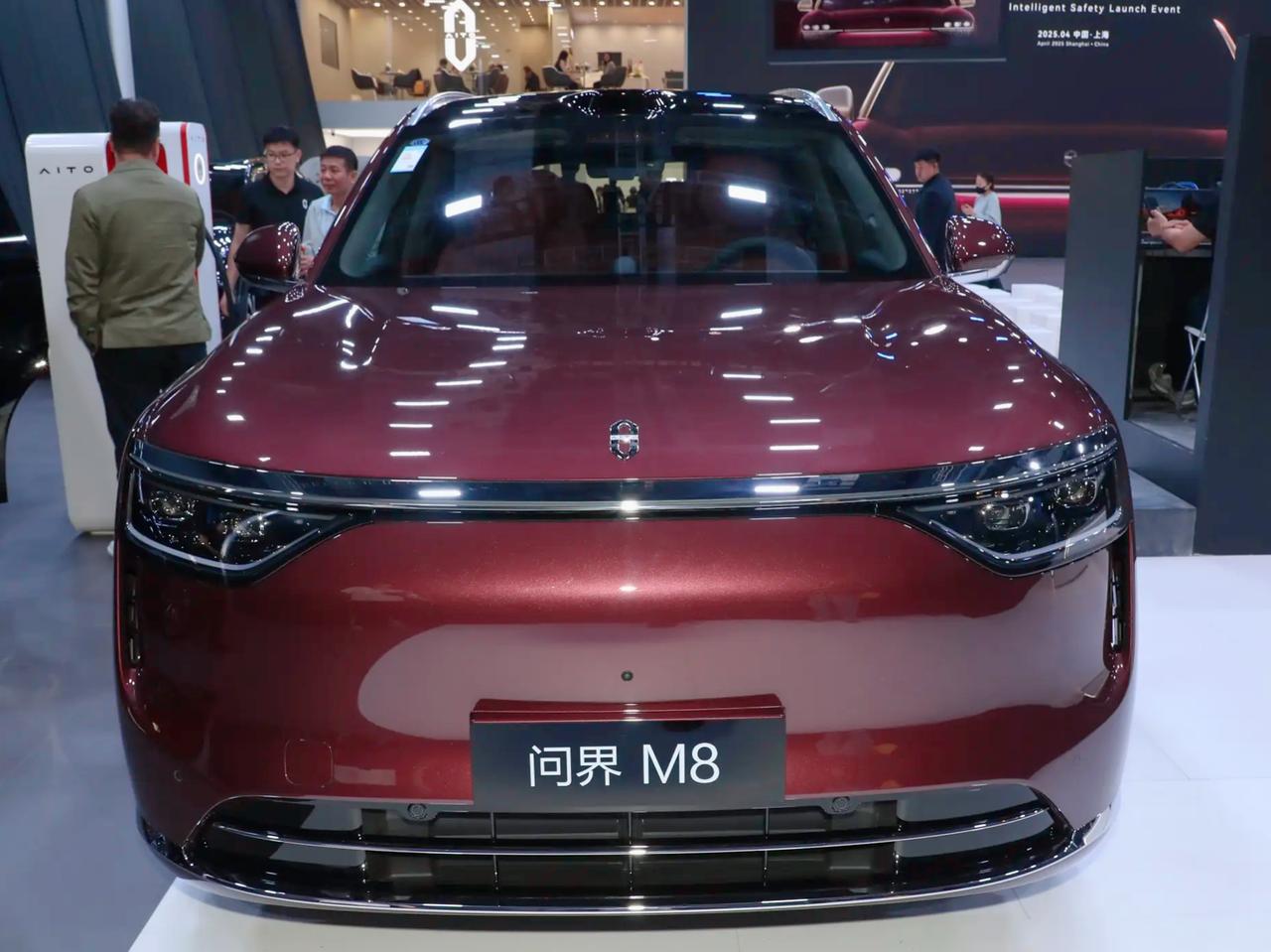 问界M8纯电版:不同版本该怎么选??问界M8纯电版这车热度不低，预售势头挺猛