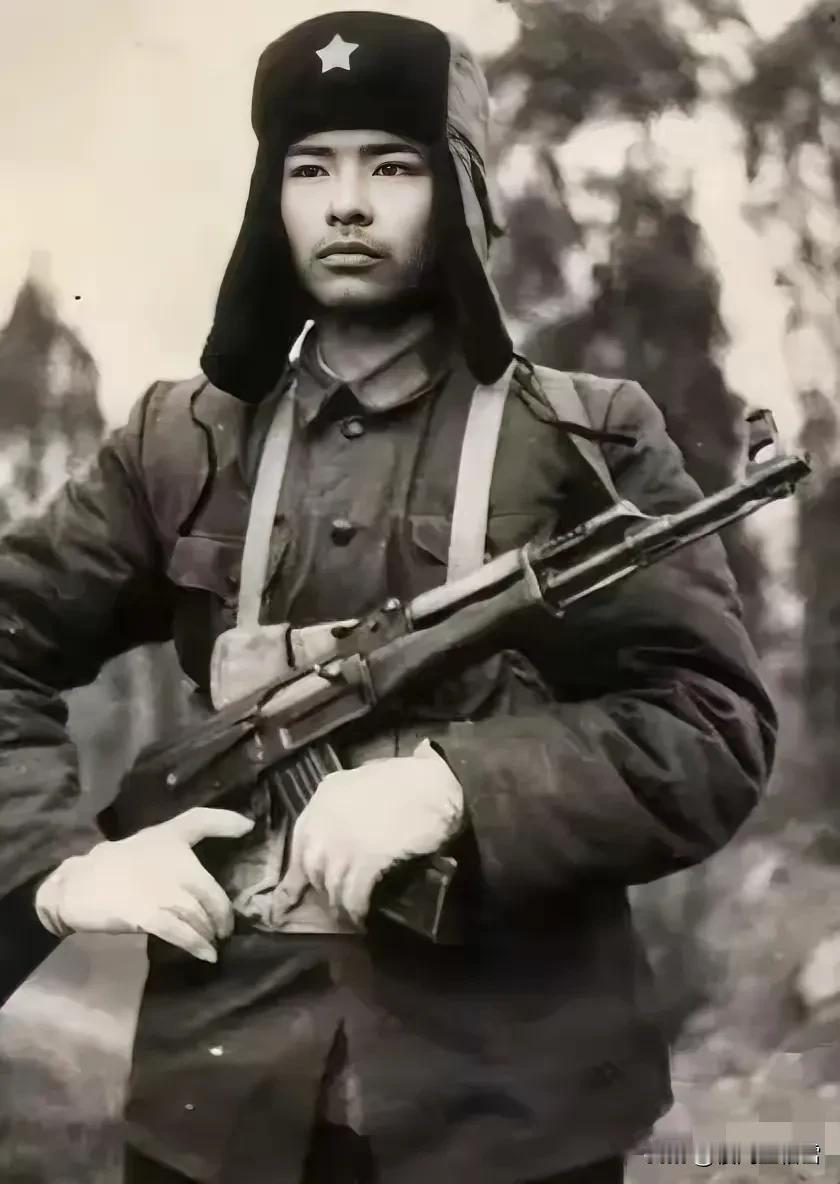 老山二等功臣叶玉林烈士，重庆市人，1985年1月入伍，139师417团二营四连六