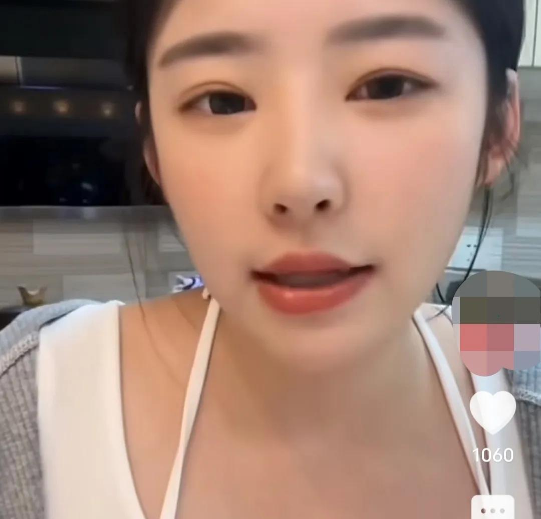 黄一鸣自爆：“刚生完孩子那会，我没钱也赚不到钱！在家抬不起头，亲戚也看不起我！现