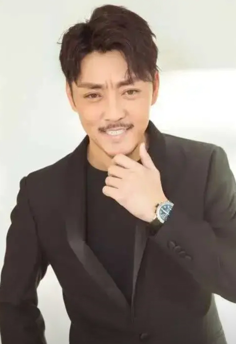 拍《生万物》时，导演找赵达来演杨幂的哥哥。有人说:“这个名气不高的演员能演出什么