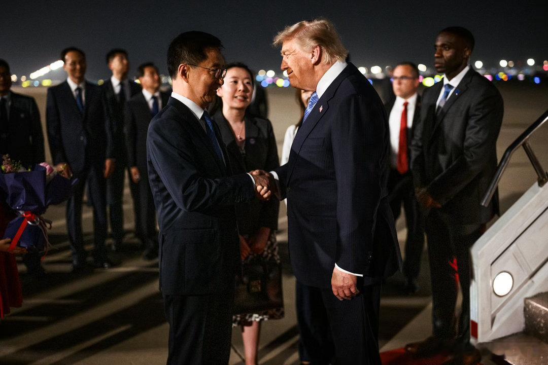 白宫官方账号选择刊登的四张新闻图片：