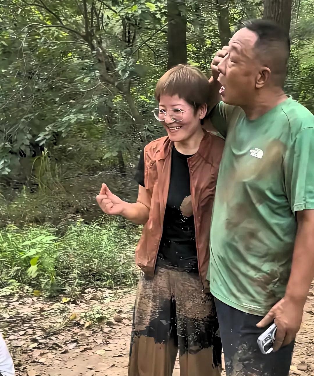 胖东来超市总经理关娜和于东来之间的故事。在胖东来公司内部，于东来把所有员工的微信