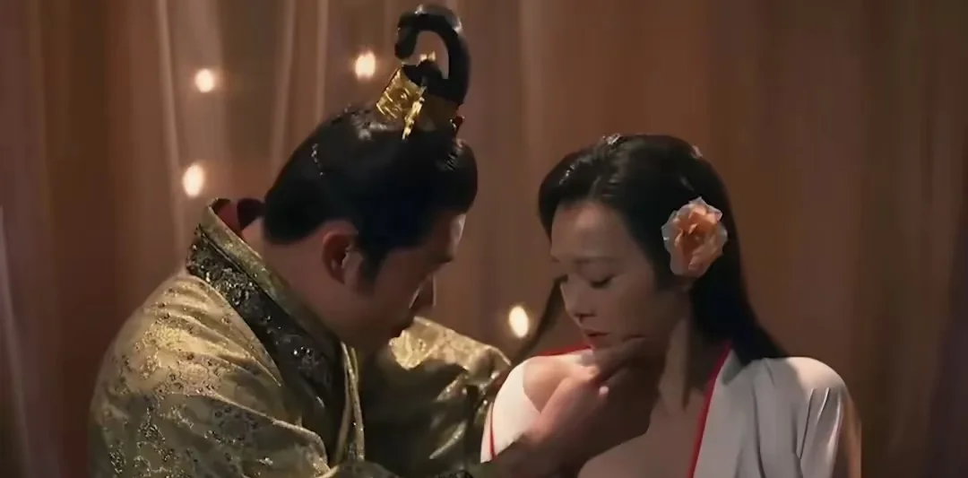 911年，朱温到部将张全义家作客，见其妻女美貌，竟强行招她们侍寝，张全...