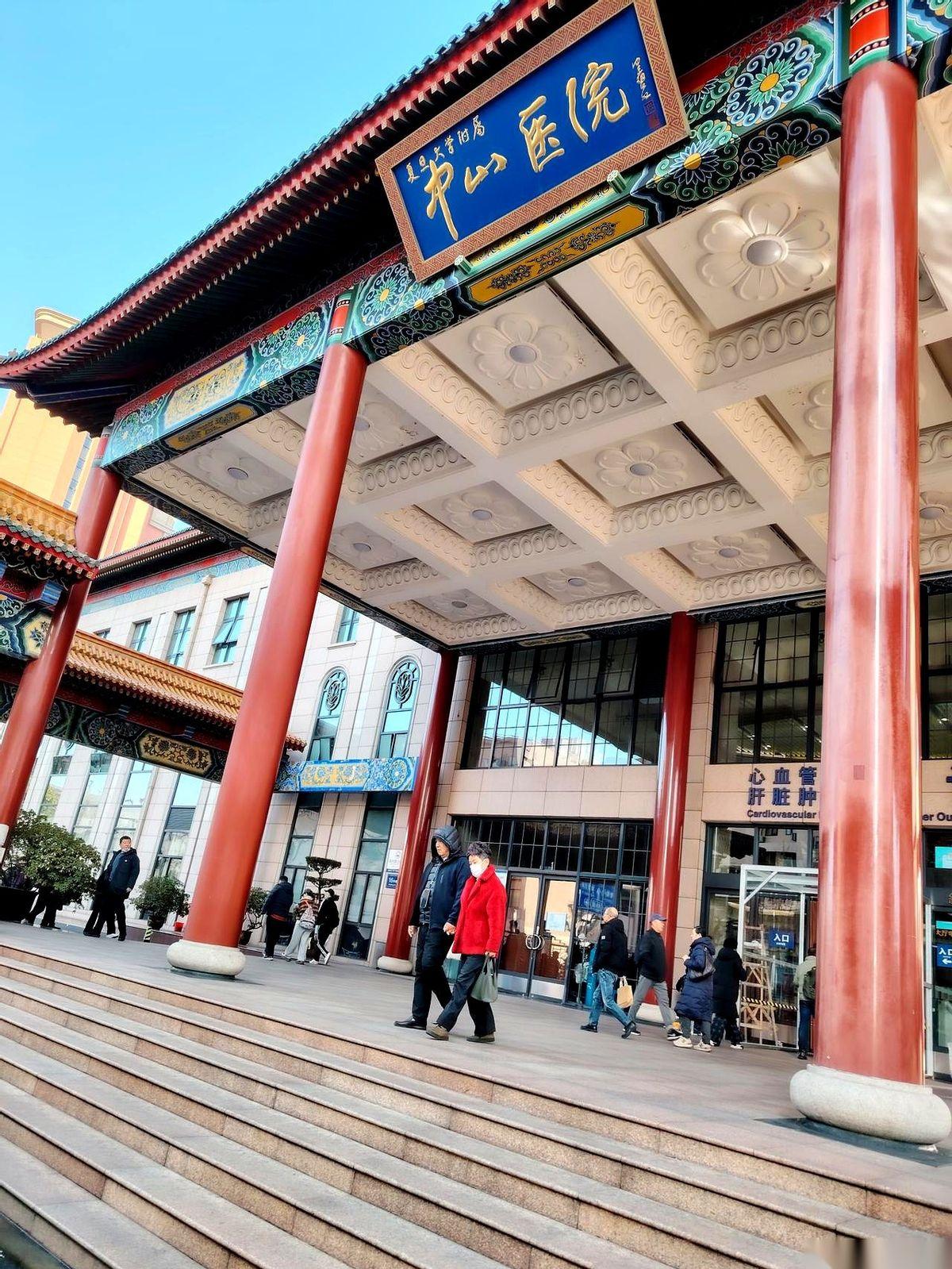 一个外地游客在上海坐上滴滴，手机导航都开好了。“师傅，带我们去看看最有老上海味